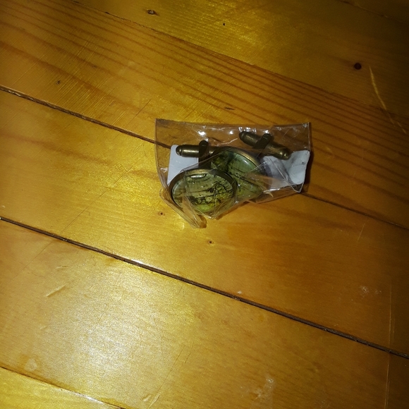 Old World Map Antiqued Gold Cufflinks - Picture 5 of 5